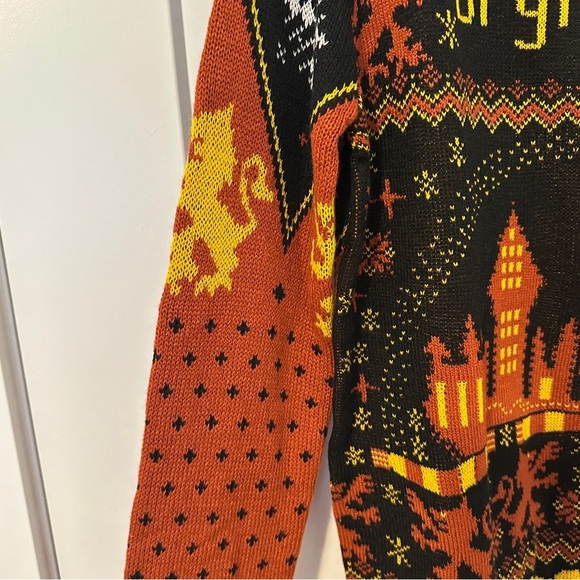 Harry Potter Gryffindor Pullover Knit Sweater Size Large Women’s - Picture 4 of 11